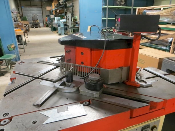 .236" x 8.66" x 8.66" Amada #CSHW-220, hydraulic power notcher - Image 7