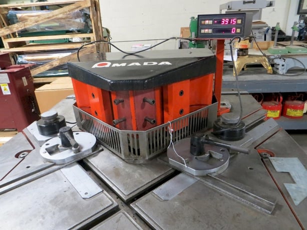 .236" x 8.66" x 8.66" Amada #CSHW-220, hydraulic power notcher - Image 8