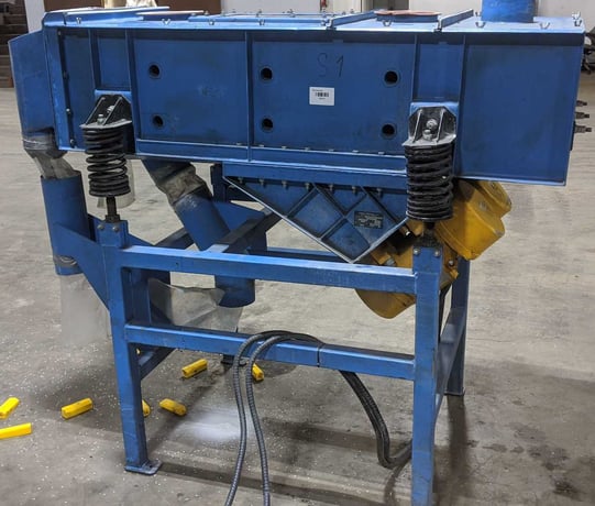 Visbet Pribram #TVB060.015P, single deck vibrating screen, 1999 - Image 1