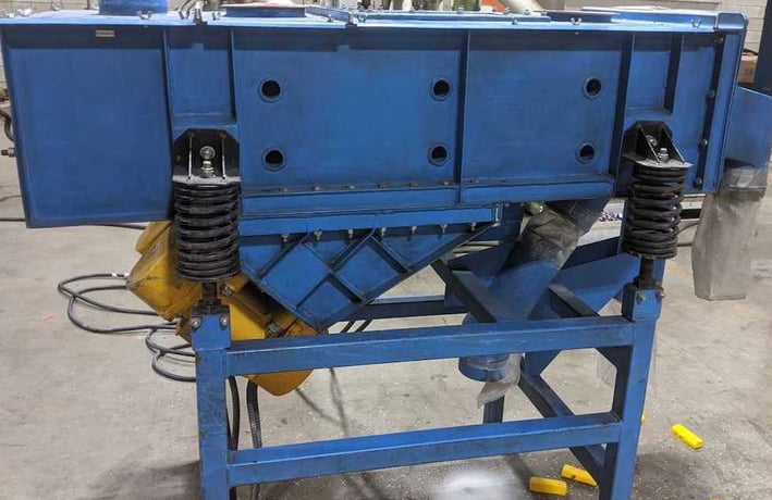 Visbet Pribram #TVB060.015P, single deck vibrating screen, 1999 - Image 2