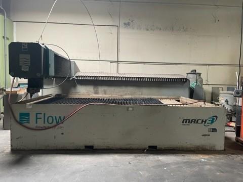 Flow #Mach-3-4020B, CNC waterjet cutting system, 6.5'x13.1' table, 50 HP, 87000 psi, Hyperjet intensifier - Image 2