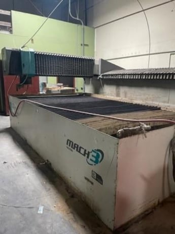 Flow #Mach-3-4020B, CNC waterjet cutting system, 6.5'x13.1' table, 50 HP, 87000 psi, Hyperjet intensifier - Image 4