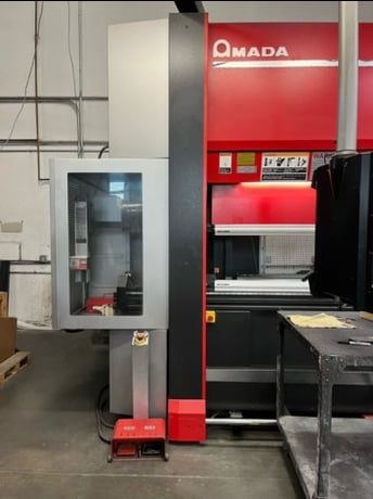 110 Ton, Amada #HG-1003ATC, Servo hydraulic CNC press brake w/auto tool changer, 2015 - Image 2