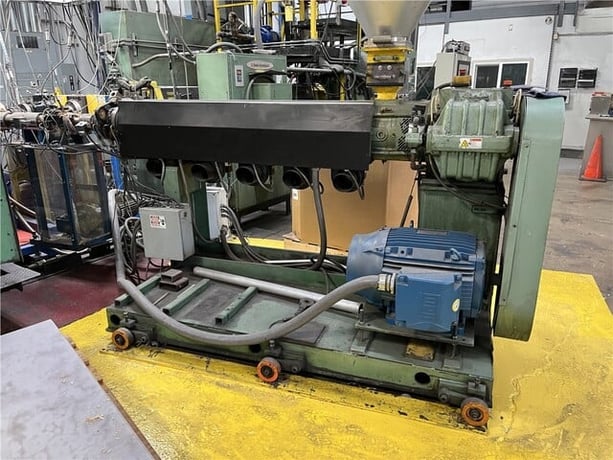 66" Davis Standard, coex sheet line, 4.5" & 2" extruders, 32:1 L/D ratio, 300 HP, 2000 - Image 9