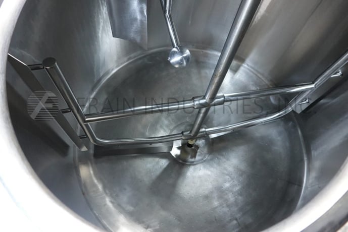 1700 gallon APV, 304 Stainless Steel jacketed process tank, 84" dia x 72" deep with 60" straight wall, dish - Image 2