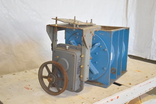 20" x 25" Feeder valve, metal wheel - Image 1