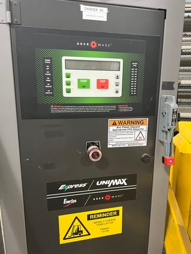 Aker Wade #Unimax-40, battery chargers, 2006, 2008 (4 available) - Image 3