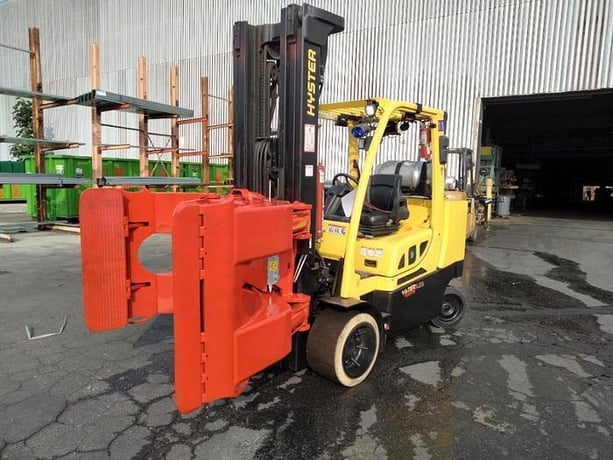12000 lb. Hyster #S120FTPRS, triple stage roll clamp truck, LP fuel, 220" max height, 2018 - Image 1