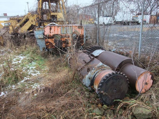 26" x 38" Farrel, cracker mill roll, rear drive roll, cored for cooling, 17" bushing journals - Image 2