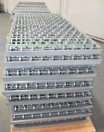32" wide x 5.8' long, Gravity skate wheels conveyor roll-case, 26 sections - Image 7
