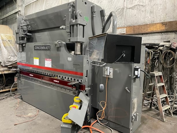 90 Ton, Cincinnati #90AF8, CNC Autoform hydraulic press brake, 10' overall, 102-1/2" between housing, 25 HP - Image 2