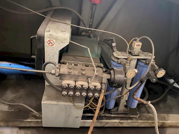 Flow #IFB-4800, CNC waterjet cutter, 4' x8' table, 30 HP, 55000 psi, Flowmaster PC Control, 2004 - Image 7