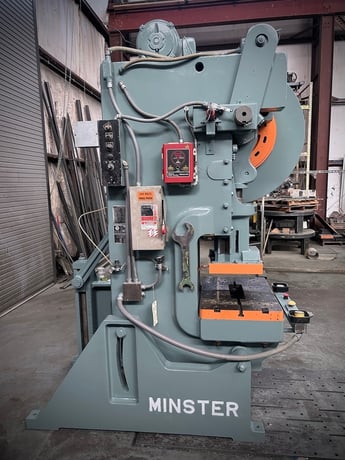 60 Ton, Minster #6, 4" stroke, 13" Shut Height, 32" x21"bed, 90 SPM, 3" adj.,air clutch, 1968 - Image 2
