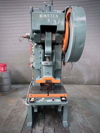 60 Ton, Minster #6, 4" stroke, 13" Shut Height, 32" x21"bed, 90 SPM, 3" adj.,air clutch, 1968 - Image 3