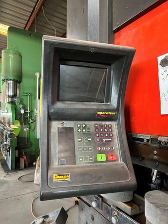 187 Ton, Amada #HFB-1704, CNC press brake, 13' overall, 148" between housing, 7" stroke, 16.1" throat, 17.88" - Image 2