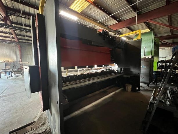 187 Ton, Amada #HFB-1704, CNC press brake, 13' overall, 148" between housing, 7" stroke, 16.1" throat, 17.88" - Image 5