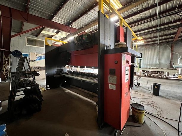 187 Ton, Amada #HFB-1704, CNC press brake, 13' overall, 148" between housing, 7" stroke, 16.1" throat, 17.88" - Image 7