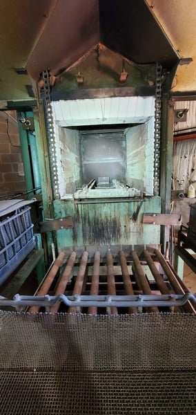36" width x 24" H x 68" D Holcroft draw furnace with load table & 5 like new baskets, 1200° - Image 7