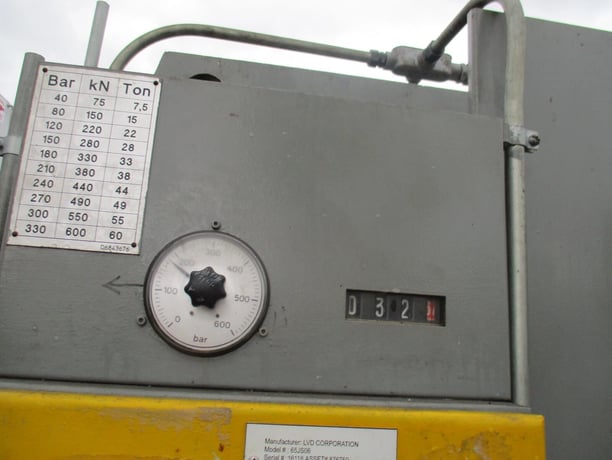 65 Ton, LVD #65-JS-06, CNC hydraulic press brake, 6' overall, 1990 - Image 4