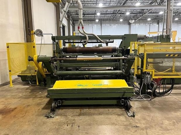 Arrow #2000 Simplex, center surface with center assist, 70" rewind diameter, 87" rolls - Image 1