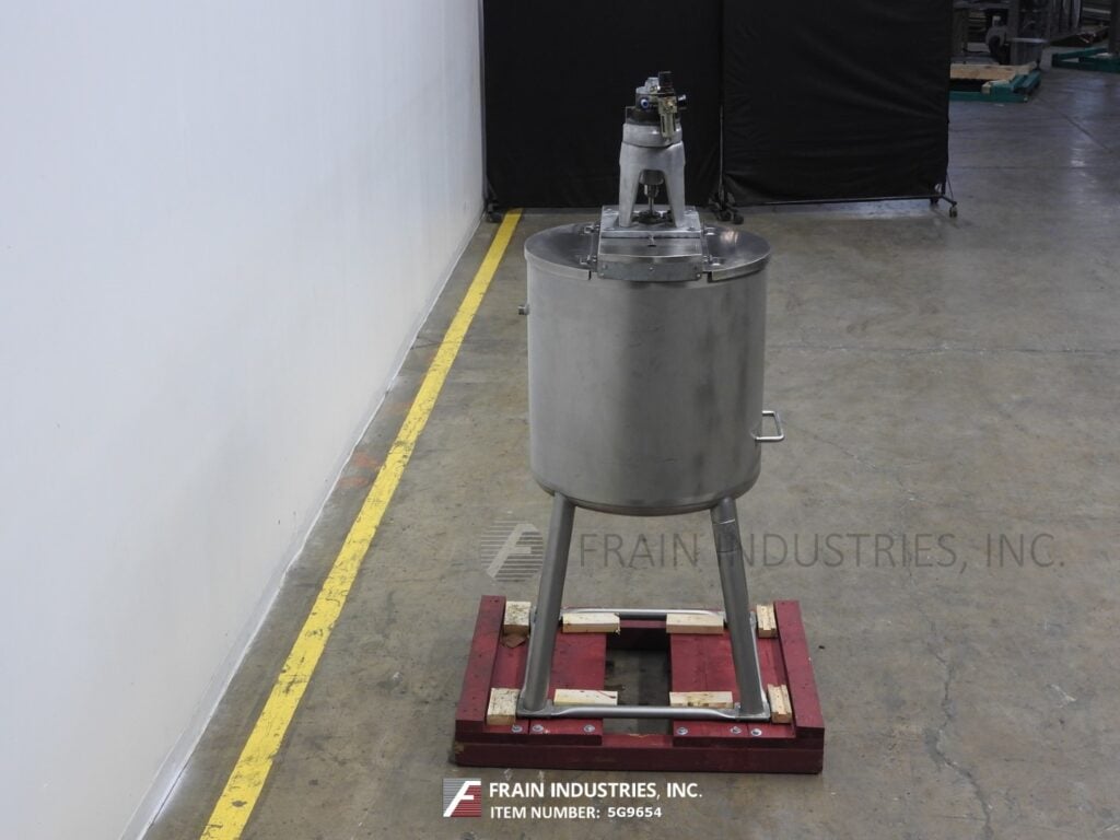 60 gallon DCI, 316L Stainless Steel jacketed & insulated tank, 26" diameter x 60" deep, 130 psi, dish style - Image 2