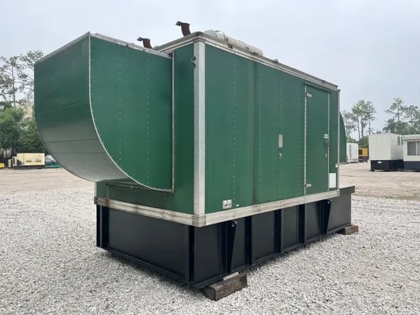 400 kW Generac Diesel Generator, 120/208 Volts, 851 Hours, 2100 Gallon Tank, 1999 - Image 1
