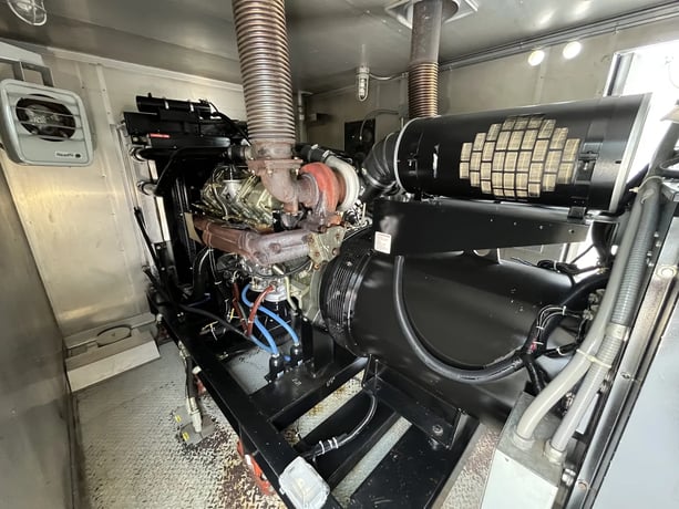 400 kW Generac Diesel Generator, 120/208 Volts, 851 Hours, 2100 Gallon Tank, 1999 - Image 3