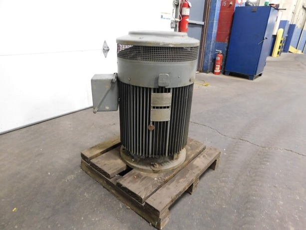 40 HP 3545 RPM General Electric, Frame K324HPZ16, vertical induction motor, 230/460 Volts, new - Image 2