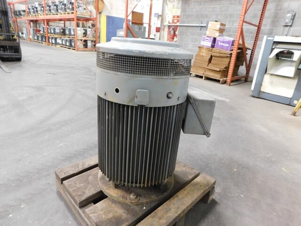 40 HP 3545 RPM General Electric, Frame K324HPZ16, vertical induction motor, 230/460 Volts, new - Image 4