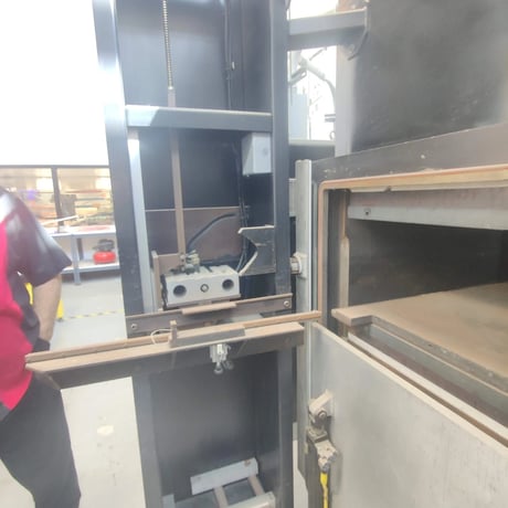 200 Ton, Accudyne, 36" x 72" hydraulic vacuum press, 750° heated plattens - Image 5