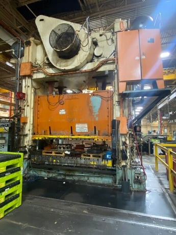 400 Ton, Verson #S4-400-120-72, 14" stroke, 32" Shut Height, 15-30 SPM, floor standing - Image 1