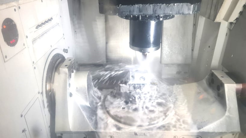 Mazak #Variaxis-I-300AWC, 5-Axis CNC vertical machining center, complete coolant system, work light, 2019 - Image 2