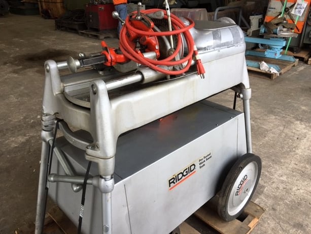 Ridgid #535, pipe threader with extra heads & tooling - Image 1