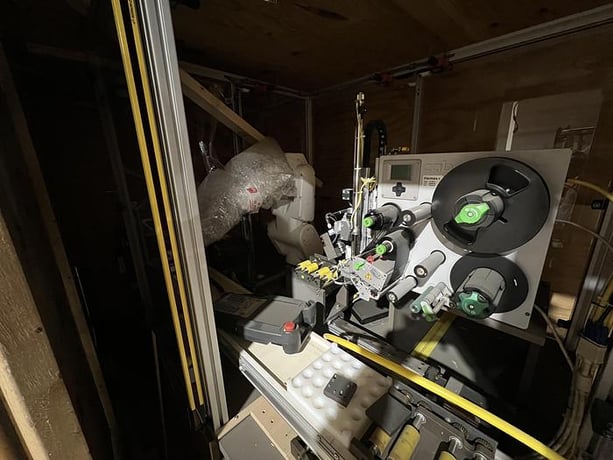 Fanuc, LR Mate 200iC, 6-Axis CNC robot small package labelling cell, R30iA Mate Control, #104945 - Image 1