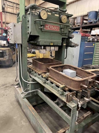 Herman, high pressure segmented head green sand molding machine - Image 3