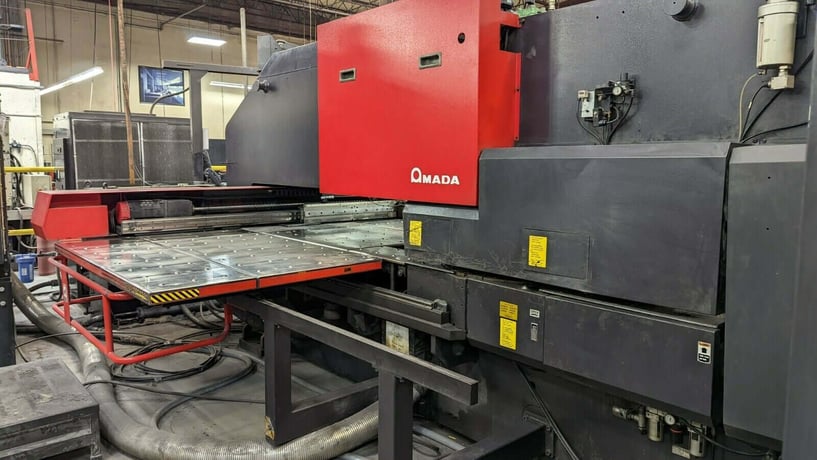 Amada #367-Apelio-III, CNC Co2 laser turret punch combo, 2000 watt, 58 station, 2 automatic index, Fanuc 16L - Image 3