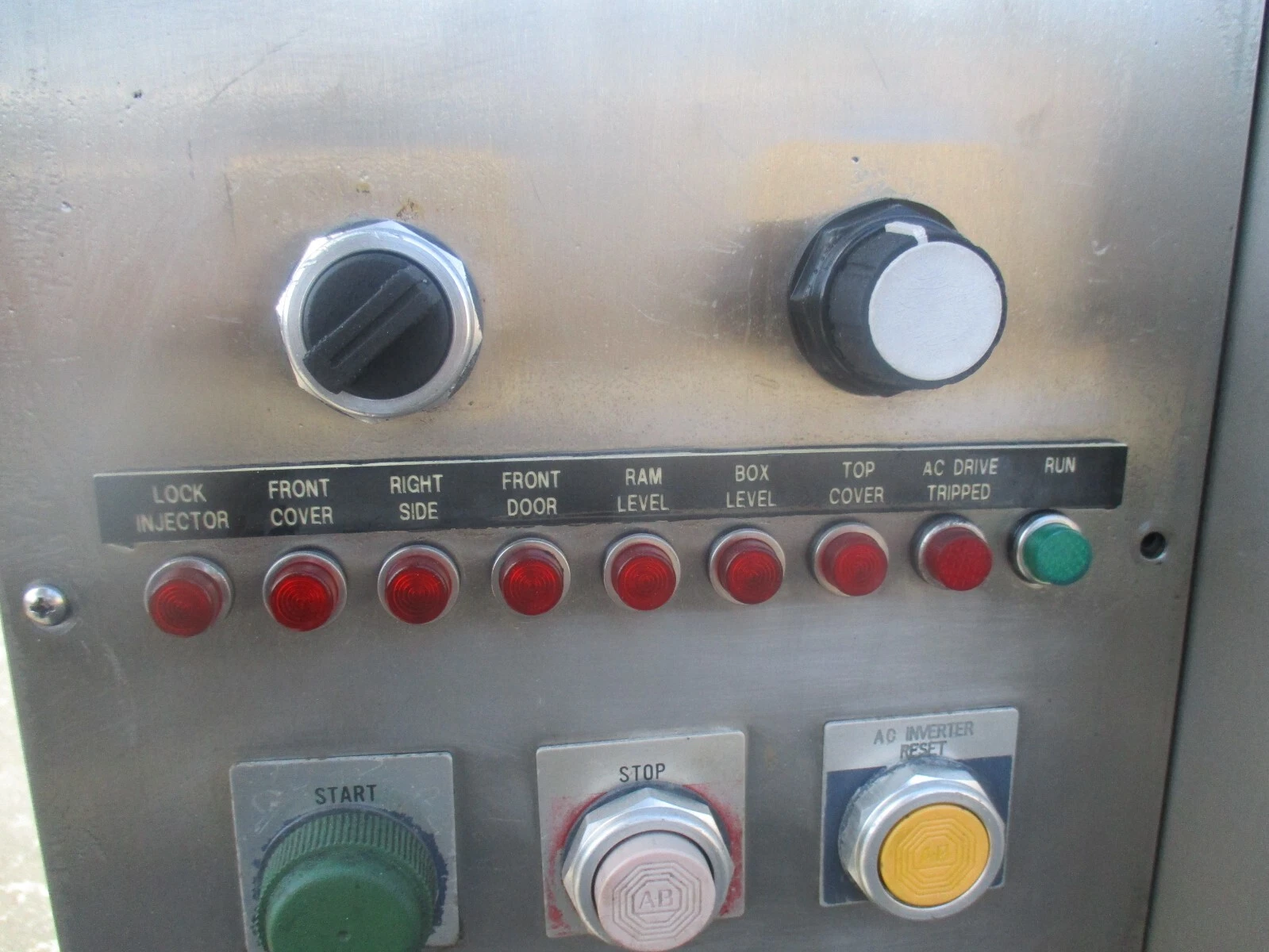 ETMW Enterprizes heavy duty Dominos pizza machine, sold as is - Image 9
