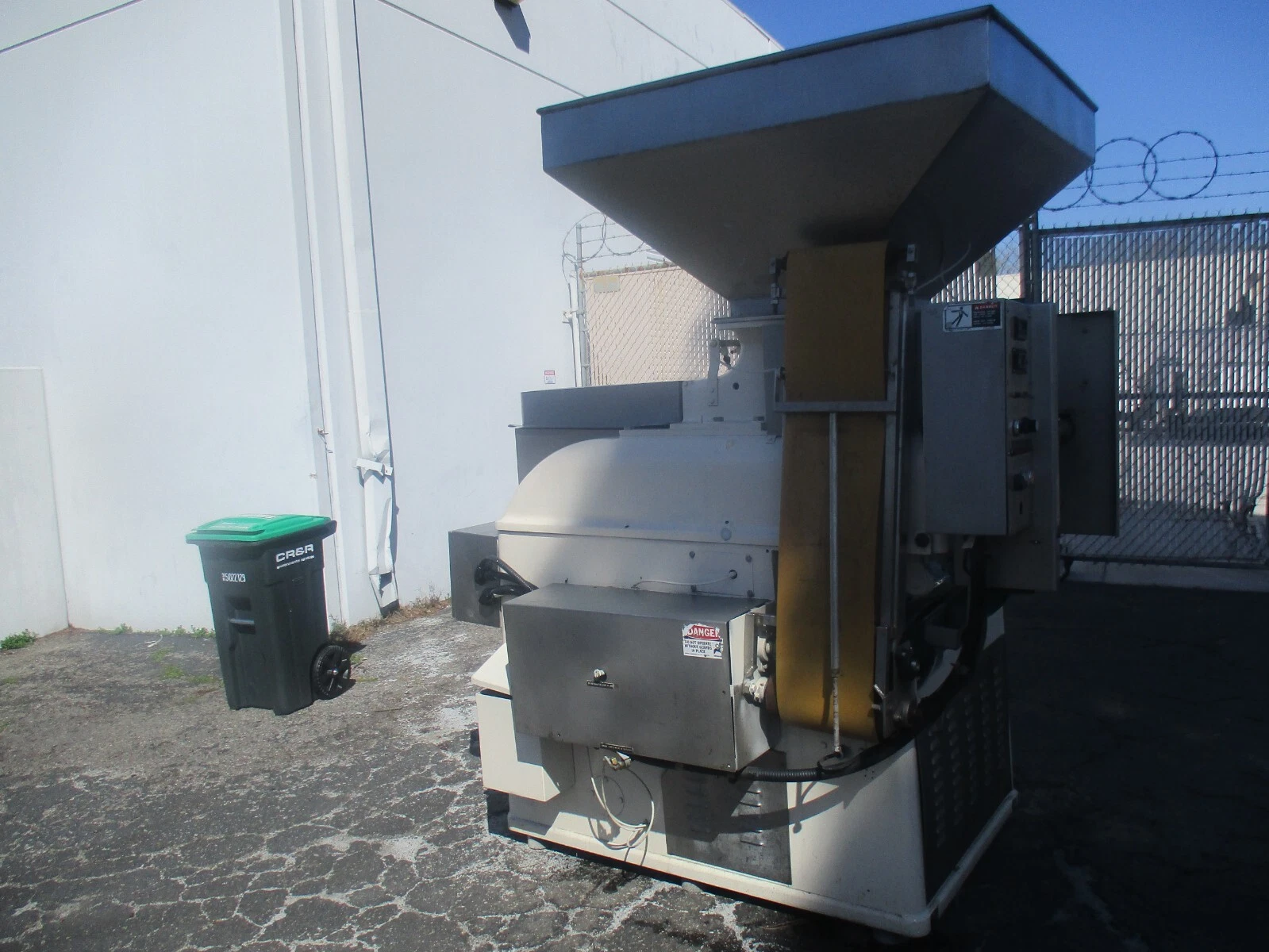 ETMW Enterprizes heavy duty Dominos pizza machine, sold as is - Image 10
