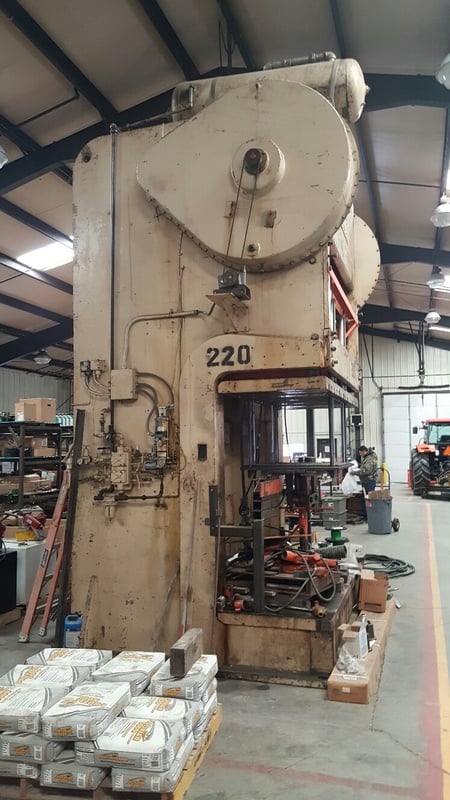 150 Ton, Verson, double crank gap frame press, 8" stroke, 28" Shut Height, 4" adj., 20-60 SPM, 108" x30"bed - Image 2