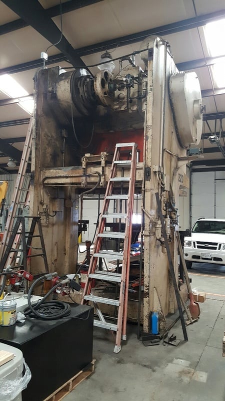 150 Ton, Verson, double crank gap frame press, 8" stroke, 28" Shut Height, 4" adj., 20-60 SPM, 108" x30"bed - Image 3