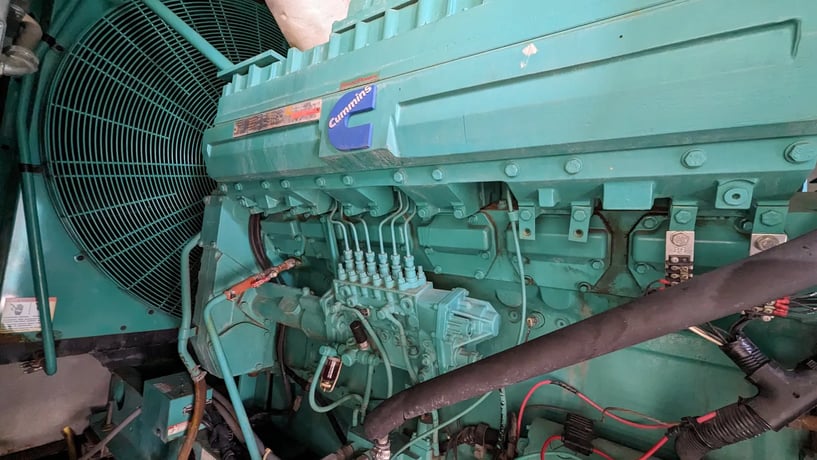 750 KW Cummins #750DFHA-613, diesel generator set, enclosed, 4160 Volts, 350 hours, 1999, #089819 - Image 3