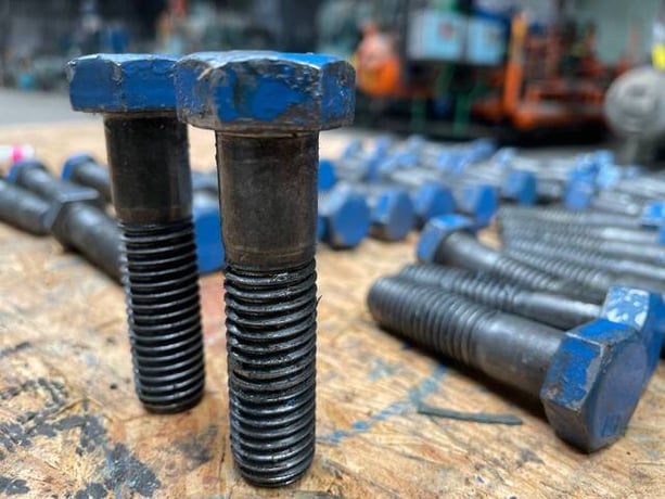 Vilter 13152G, 5/8-11" NC x 2-1/2" Capacity Hex. Head Bolts, 63 pieces - Image 5