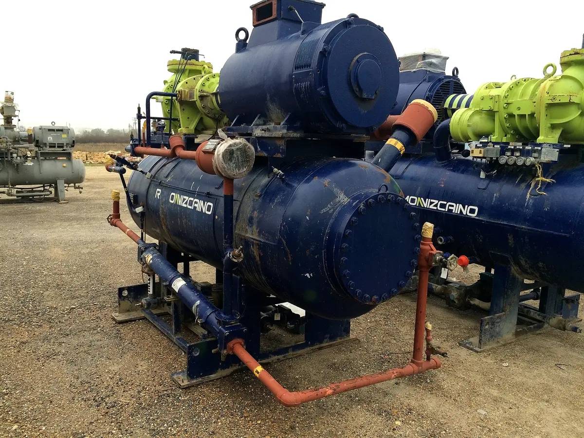 725 HP Mycom 250-VMD-2.6, Rotary Screw Compressor Package, 480 V, 300 psi, Missing Control Panel, 2009 - Image 4