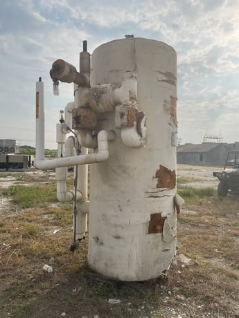 528 gallon RVS, Vertical Ammonia Subcooler, 36" diameter x 96" L Tank, 1989 - Image 3