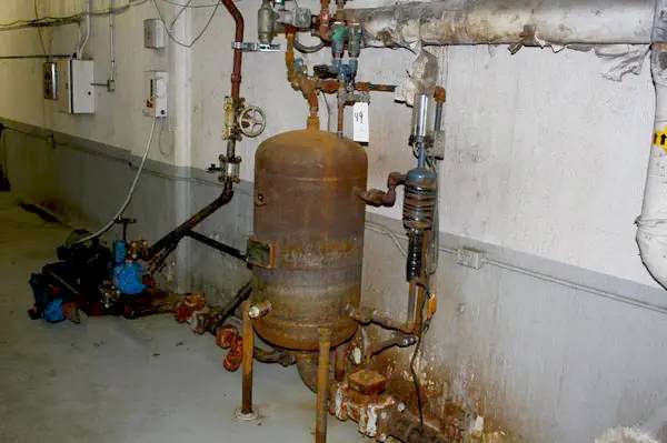 H.A. Phillips & Co 1997, Ammonia Oil Removal Tanks, 45 gallon, 1997 - Image 3