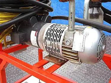 15 CFM @ 12" Hg., Gast #2567-V108, Vacuum Pump, 5 PSI, 1.5 HP, 1725 RPM, - Image 6