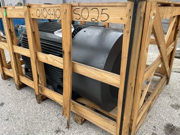 700 HP 1800 RPM Toshiba, Frame 5810USD, TEFC BB, 4160 Volts, New Surplus - Image 2