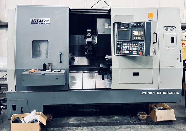 Hyundai Kia #SKT250SY, Fanuc 18iTB, 30 HP main, 10 HP sub, 3" bar, Y-Axis, live tools, parts catcher, tool - Image 1