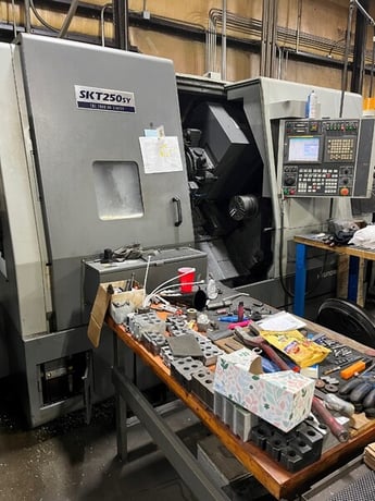 Hyundai Kia #SKT250SY, Fanuc 18iTB, 30 HP main, 10 HP sub, 3" bar, Y-Axis, live tools, parts catcher, tool - Image 7
