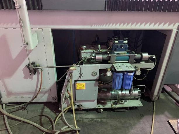 Flow #Mach-3-1313B, waterjet, 4.2' x 4.2' table, 50 HP, 60000 psi, 5-Axis, 2013 - Image 8